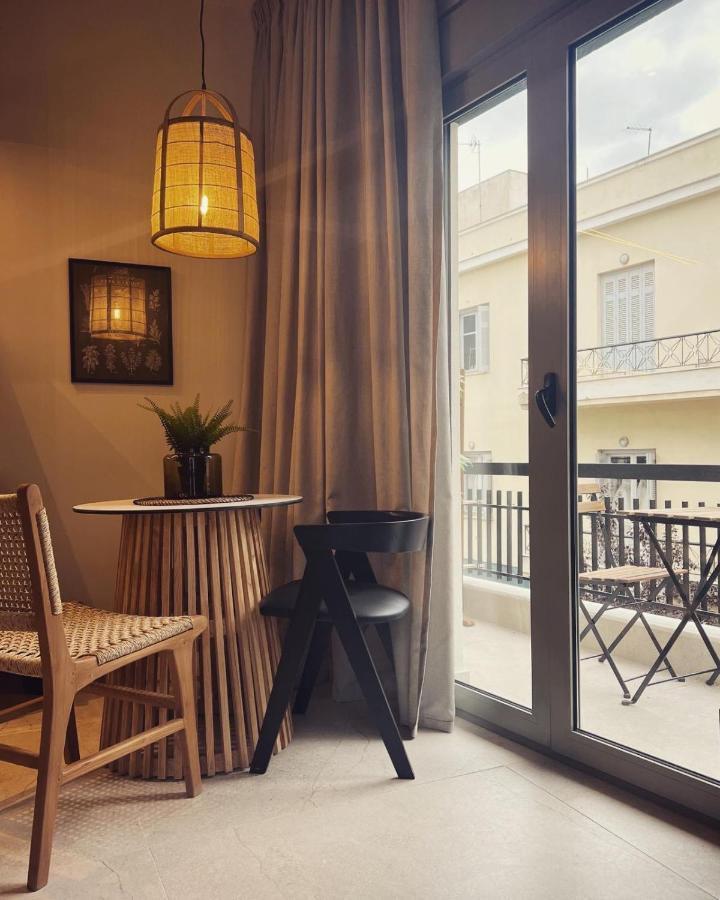 Luxurious Wooden Detail Flat In City Center Chalkida Exterior photo