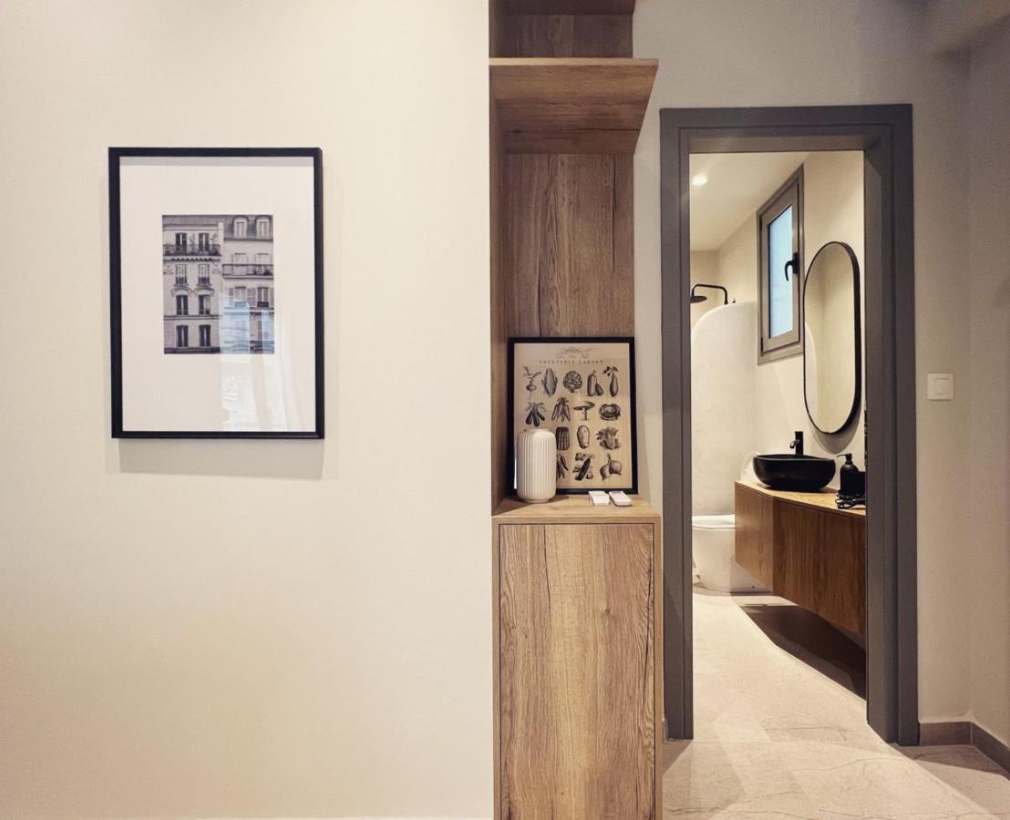 Luxurious Wooden Detail Flat In City Center Chalkida Exterior photo