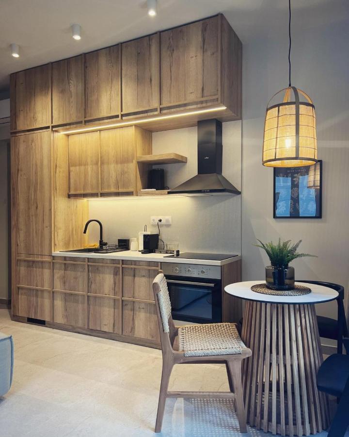 Luxurious Wooden Detail Flat In City Center Chalkida Exterior photo